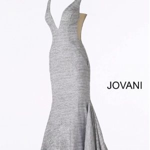 JOVANI (New w/o tags) - Size 4
